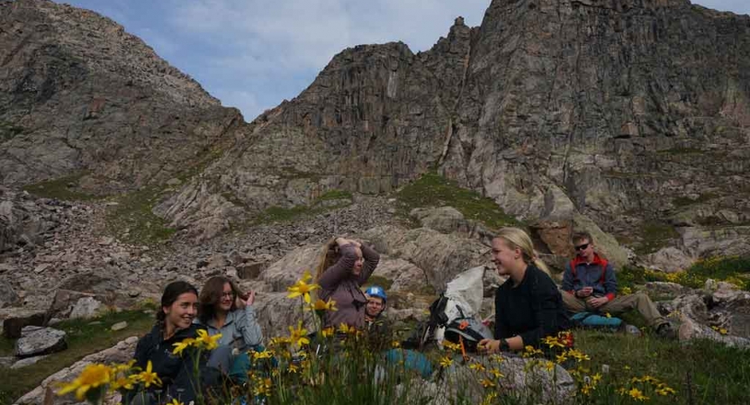 students learn mountaineering on gap year program in colorado